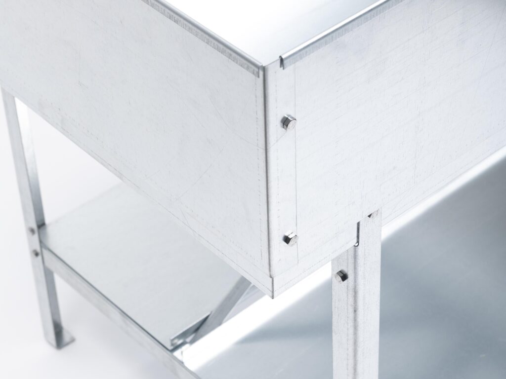 Balkongbädd liten från Grohus. Närbild på utsidan.