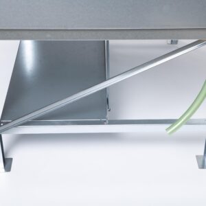 Balkongbädd stor från Grohus. Närbild på vattenutlopp sett från sidan.