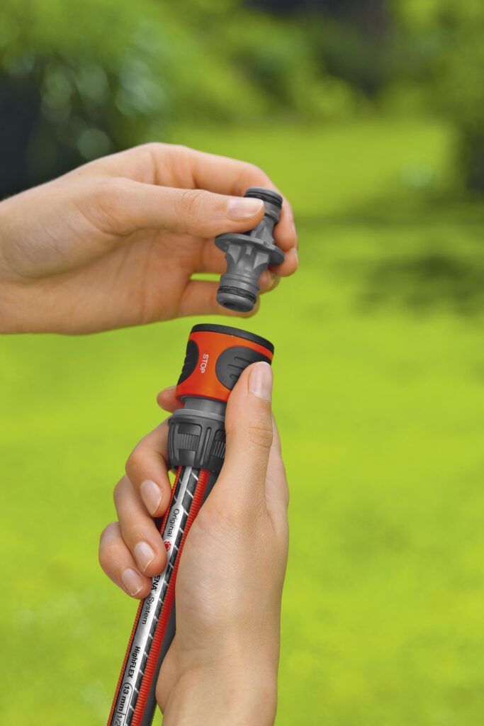 Gardena snabbkontakt och skarvkontakt under genomförande