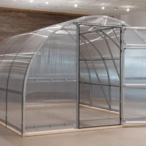 Tunnelväxthus Oden 300x utifrån med öppen dörr i vårt showroom