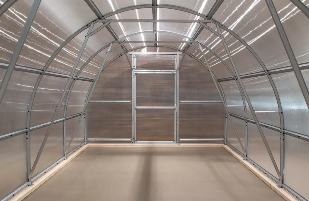 Tunnelväxthus Oden 300x inifrån i vårt showroom i Gällstad