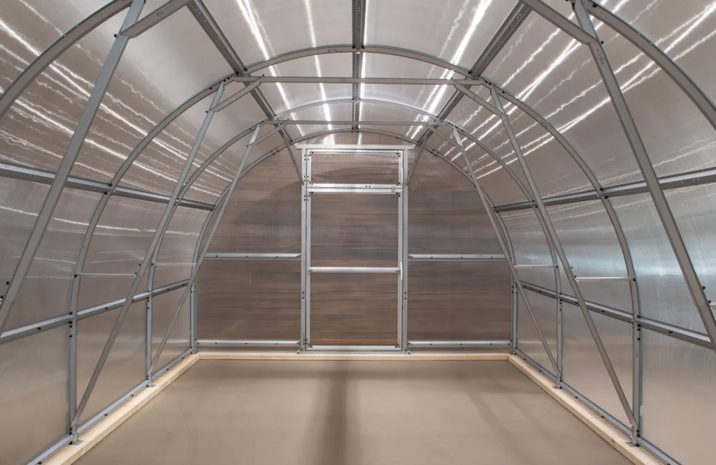 Tunnelväxthus Oden 300x inifrån i vårt showroom i Gällstad