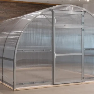 Tunnelväxthus Oden 300x utifrån med stängd dörr i vårt showroom